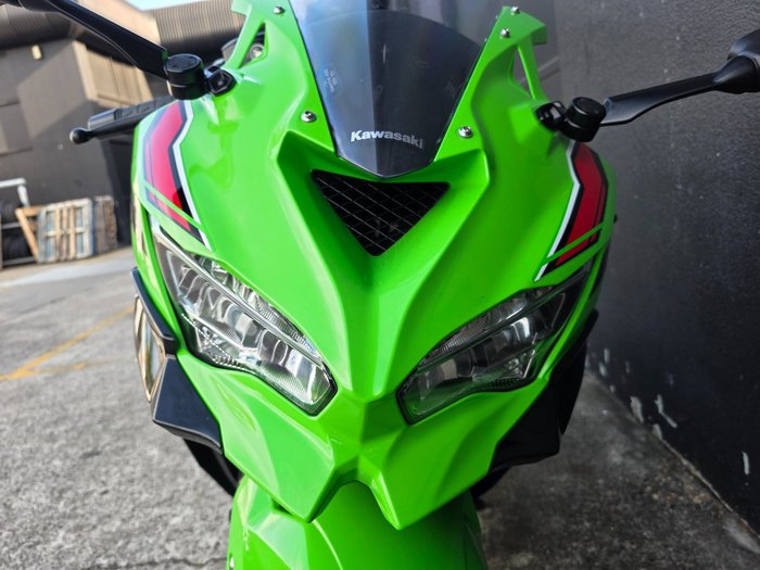 2024 Kawasaki NINJA 400 ZX-4RR KRT GREEN