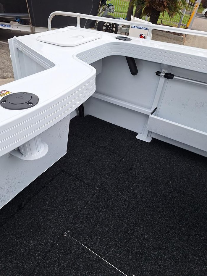 2025 QUINTREX 490 Renegade SC