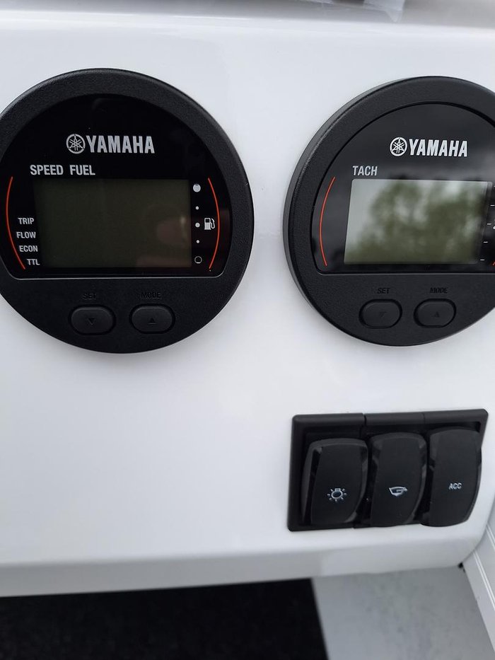 2025 QUINTREX 490 Renegade SC