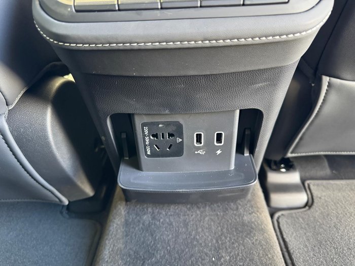 2025 LDV D90 Executive