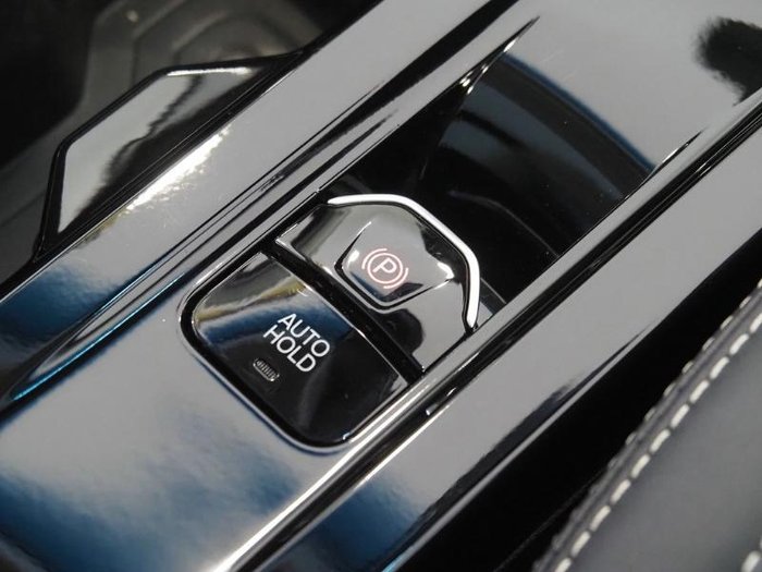 2025 Mahindra XUV3XO AX7L