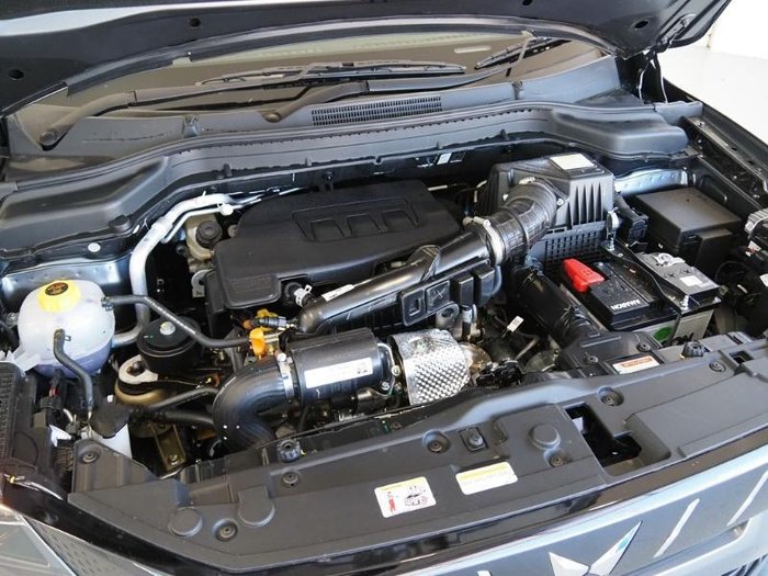 2025 Mahindra XUV3XO AX7L