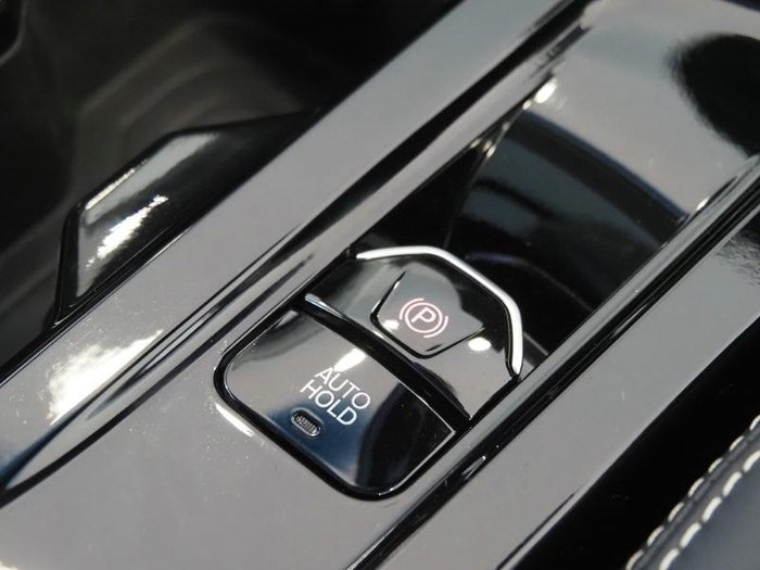 2025 Mahindra XUV3XO AX7L