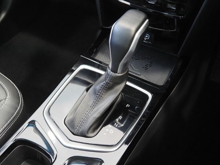 2025 Mahindra XUV3XO AX7L