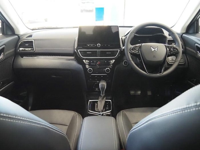 2025 Mahindra XUV3XO AX7L