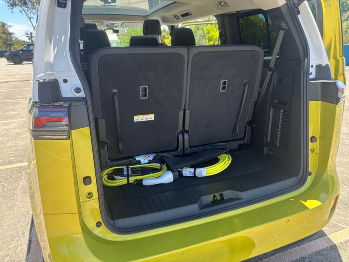 2025 Volkswagen ID. Buzz Pro BEV560