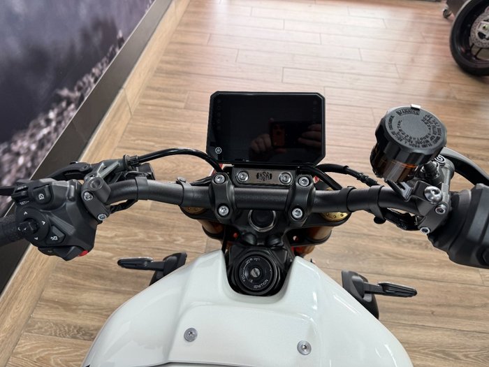 2025 Yamaha XSR900 (MTM890A) WHITE