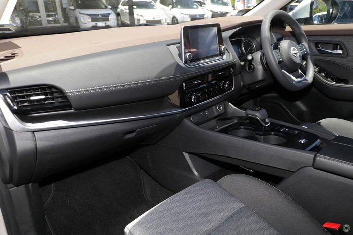 2025 Nissan X-TRAIL ST