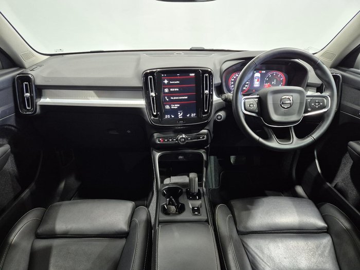 2020 Volvo XC40 T4 Momentum MY20 Ice White