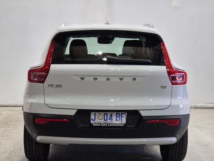 2020 Volvo XC40 T4 Momentum MY20 Ice White