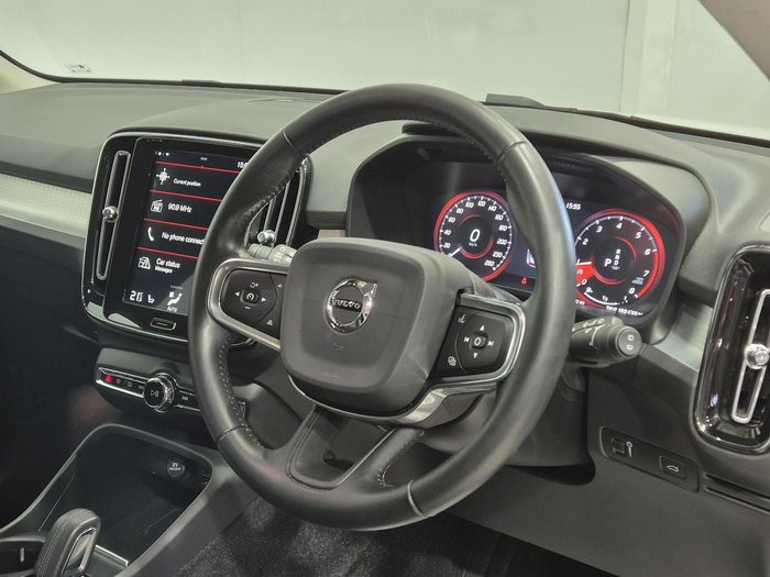 2020 Volvo XC40 T4 Momentum MY20 Ice White