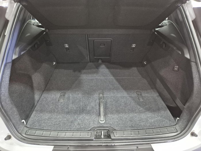 2020 Volvo XC40 T4 Momentum MY20 Ice White