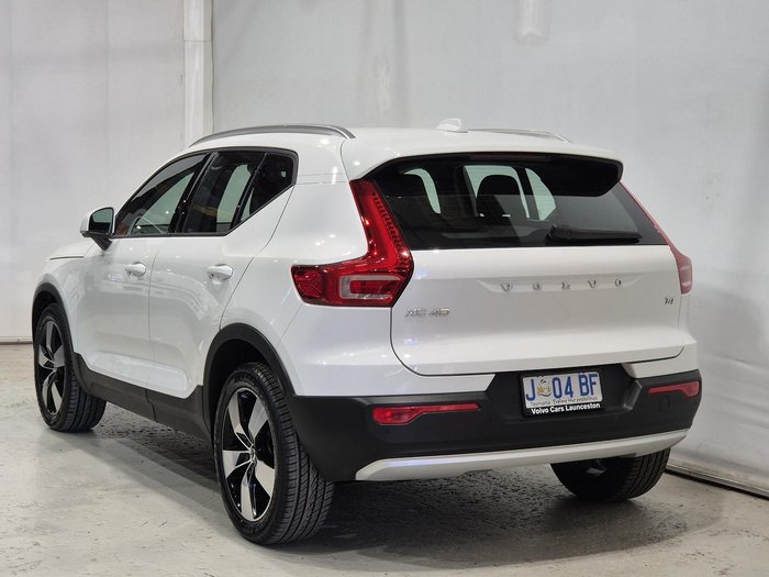 2020 Volvo XC40 T4 Momentum MY20 Ice White