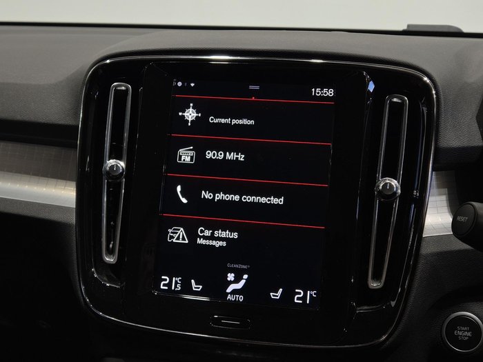 2020 Volvo XC40 T4 Momentum MY20 Ice White