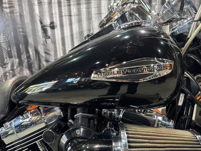 2012 Harley-davidson FLD SWITCHBACK Black