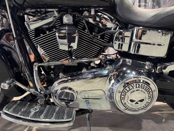 2012 Harley-davidson FLD SWITCHBACK Black