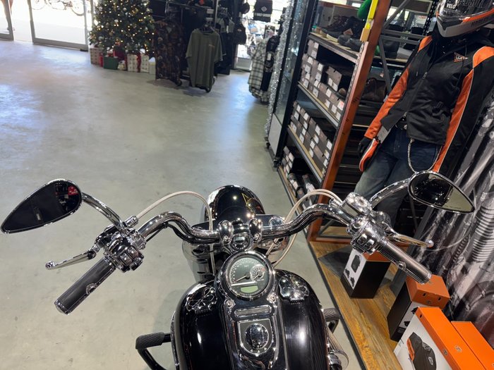 2012 Harley-davidson FLD SWITCHBACK Black