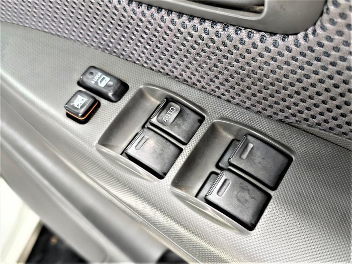 2012 Toyota Hilux SR KUN26R MY12 4X4 Glacier White