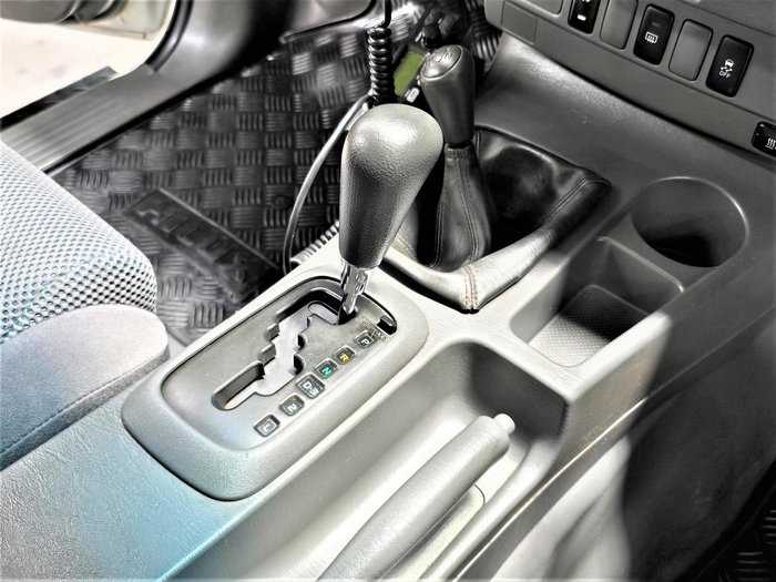 2012 Toyota Hilux SR KUN26R MY12 4X4 Glacier White