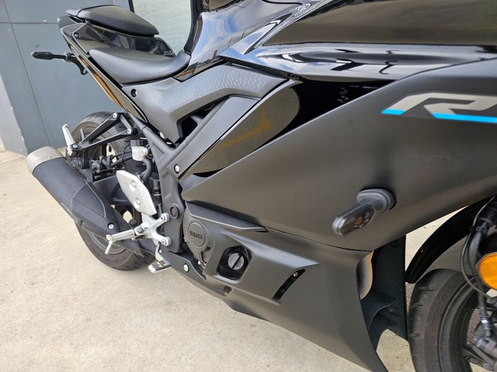 2022 Yamaha YZF-R3 Black