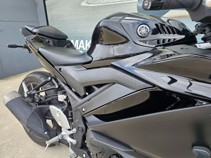 2022 Yamaha YZF-R3 Black