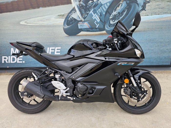 2022 Yamaha YZF-R3 Black