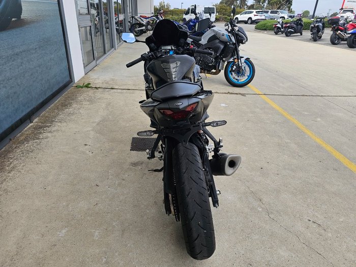 2022 Yamaha YZF-R3 Black