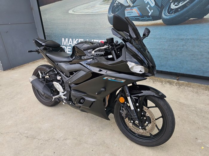 2022 Yamaha YZF-R3 Black