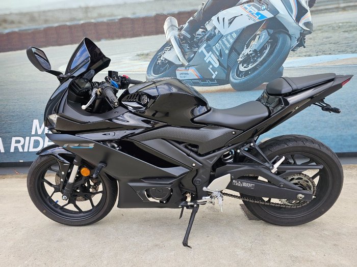 2022 Yamaha YZF-R3 Black