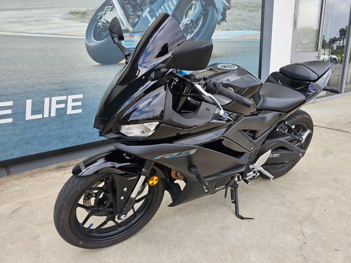 2022 Yamaha YZF-R3 Black
