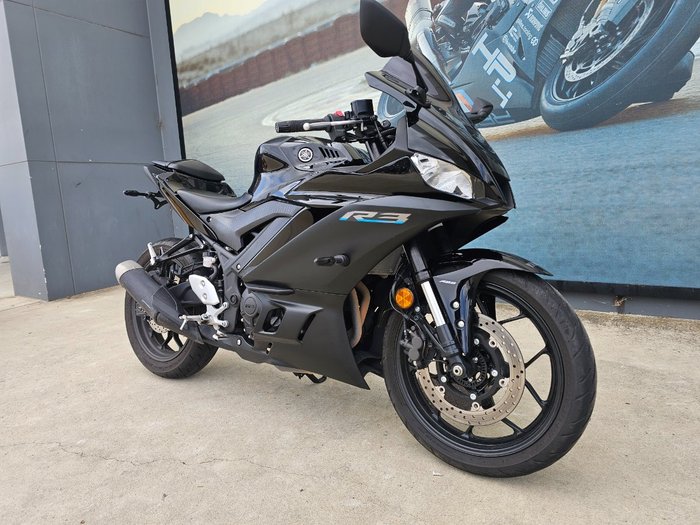 2022 Yamaha YZF-R3 Black