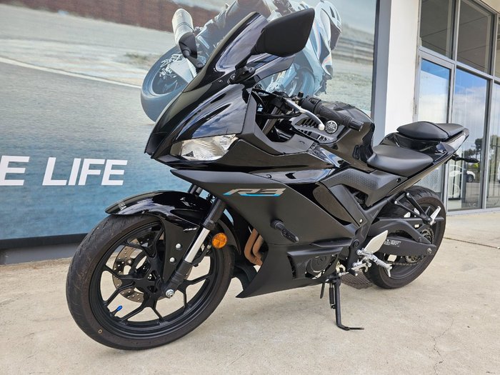 2022 Yamaha YZF-R3 Black