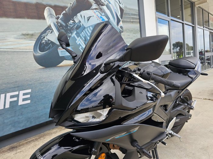 2022 Yamaha YZF-R3 Black