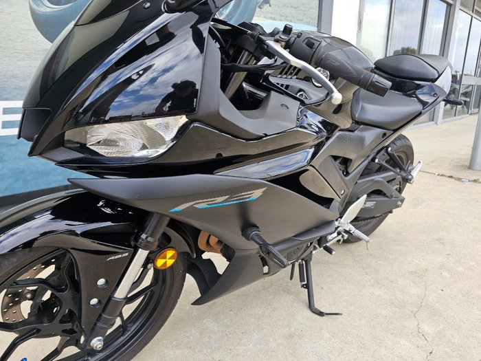 2022 Yamaha YZF-R3 Black