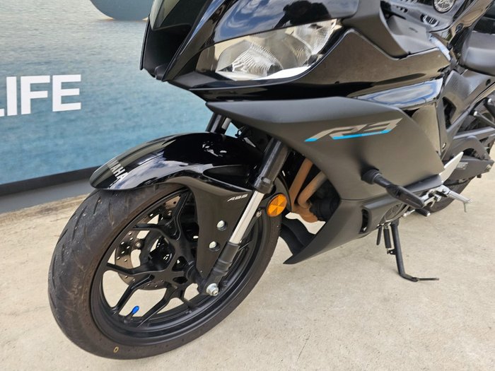 2022 Yamaha YZF-R3 Black