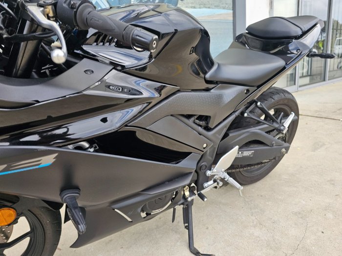 2022 Yamaha YZF-R3 Black