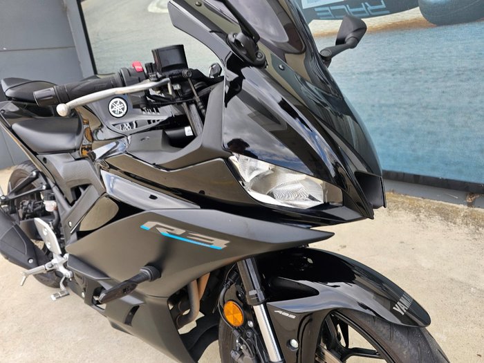 2022 Yamaha YZF-R3 Black