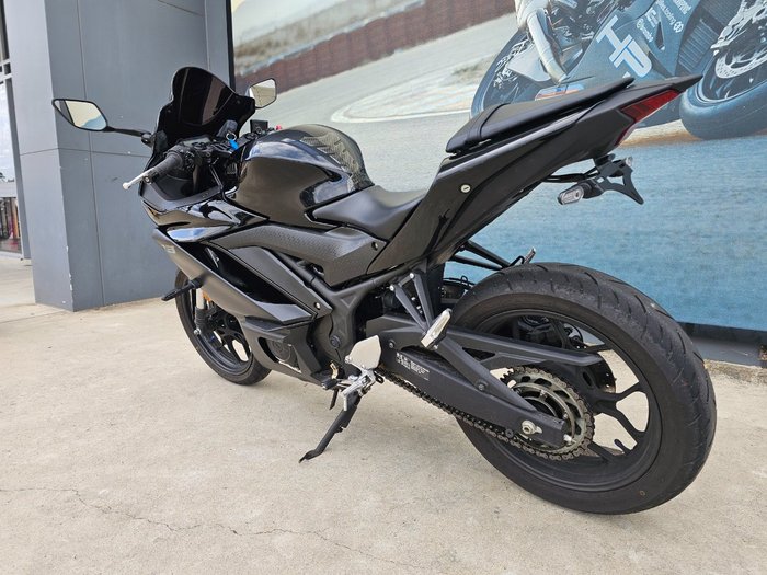2022 Yamaha YZF-R3 Black