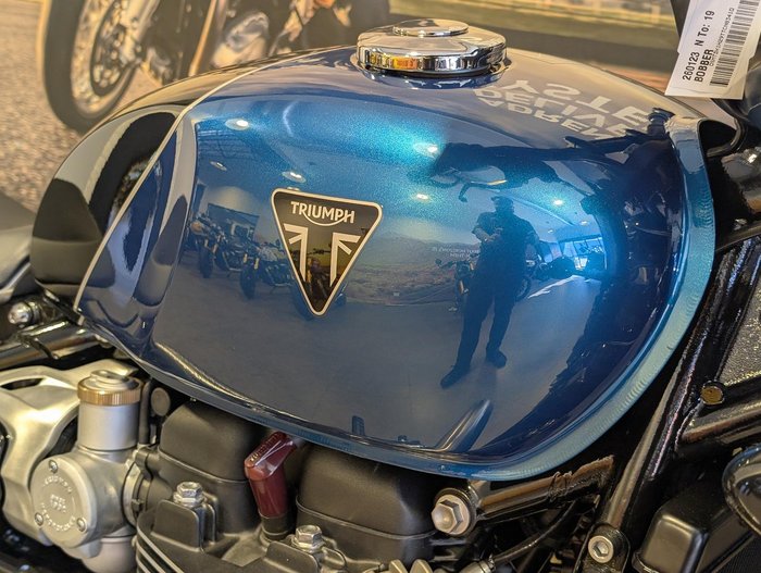 2026 Triumph Bonneville Bobber Bobber Blue