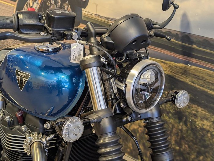 2026 Triumph Bonneville Bobber Bobber Blue