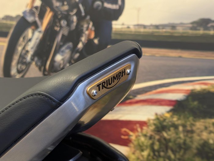 2026 Triumph Bonneville Bobber Bobber Blue