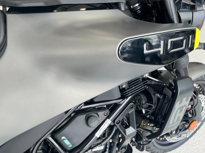 2025 HUSQVARNA SVARTPILEN 401 TUNDRA GREY