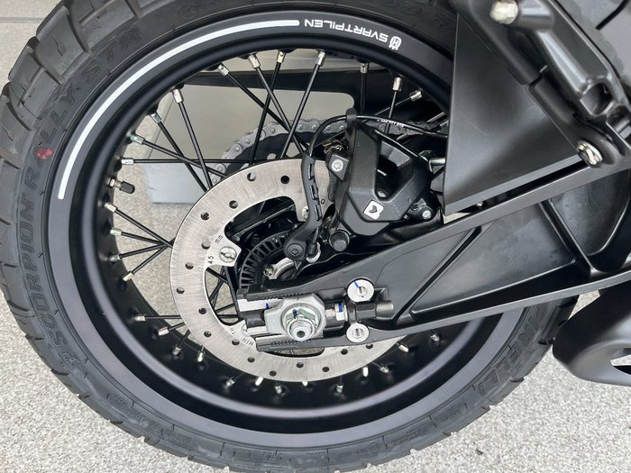 2025 HUSQVARNA SVARTPILEN 401 TUNDRA GREY