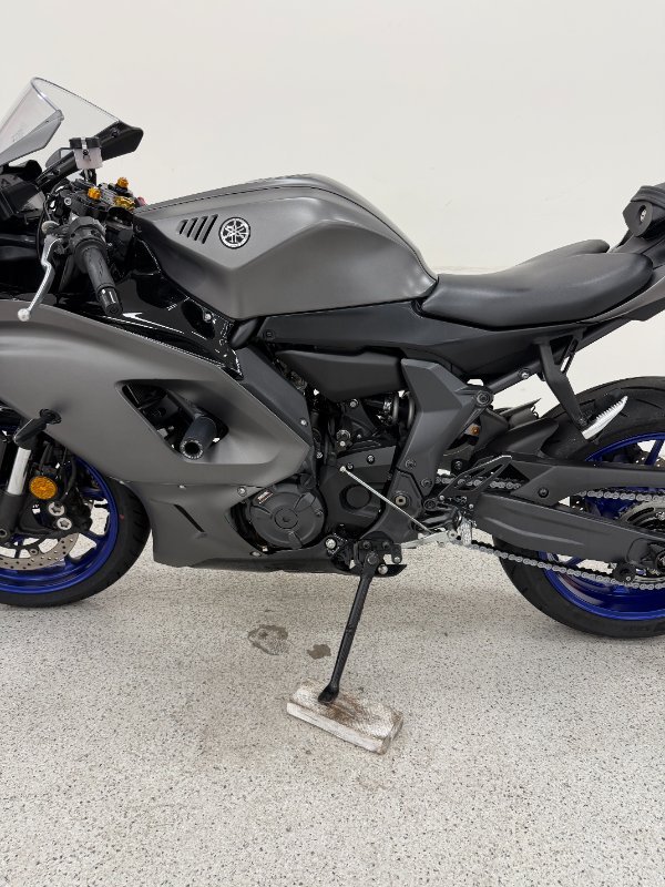 2024 YAMAHA YZF-R7LA grey