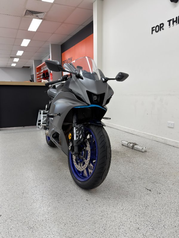 2024 YAMAHA YZF-R7LA grey