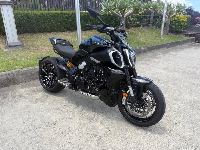 2024 Ducati Diavel V4 Diavel Black