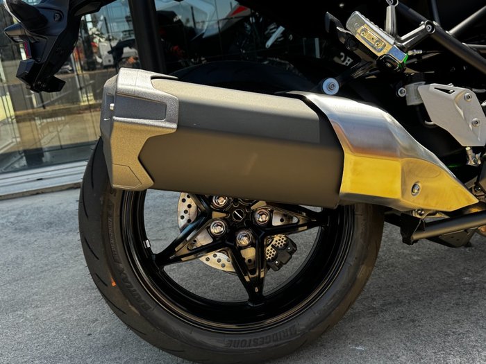 2025 Kawasaki NINJA H2 SX SE