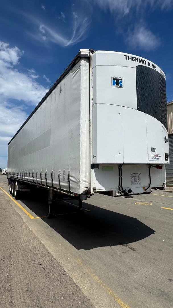 2015 Krueger 24P Straight Insulated Curtain Sider