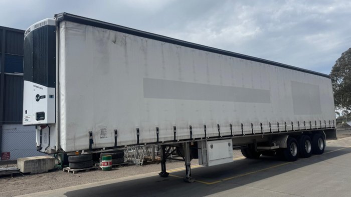 2015 Krueger 24P Straight Insulated Curtain Sider
