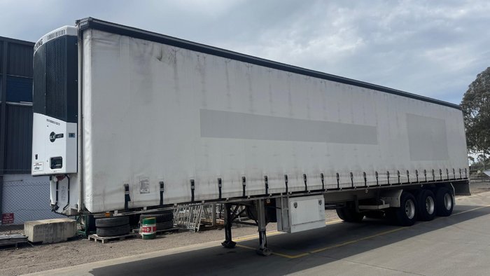 2015 Krueger 24P Straight Insulated Curtain Sider
